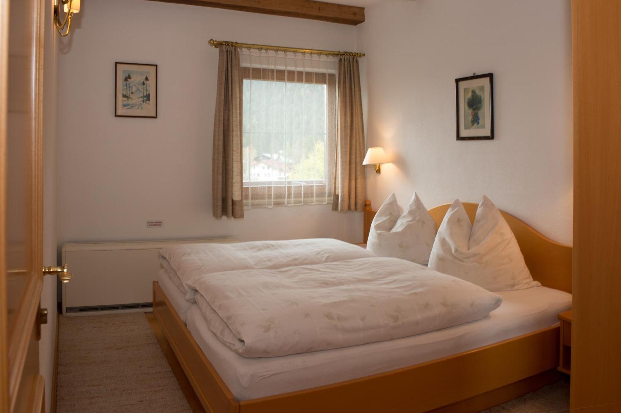 KREUZHOF Seefeld Seefeld in Tirol Szoba fotó